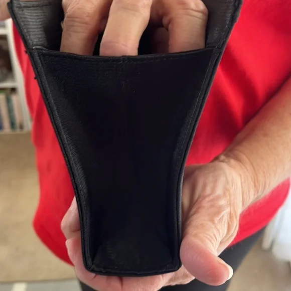 **Sold**❤️Avon Exclusive classic black evening bag - Picture 6 of 6